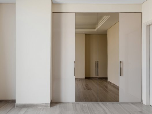 Luxury Walk-in closet Palm Jumeirah Dubai